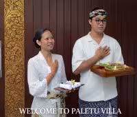 Villa Paletu, Dedicado personal de la villa